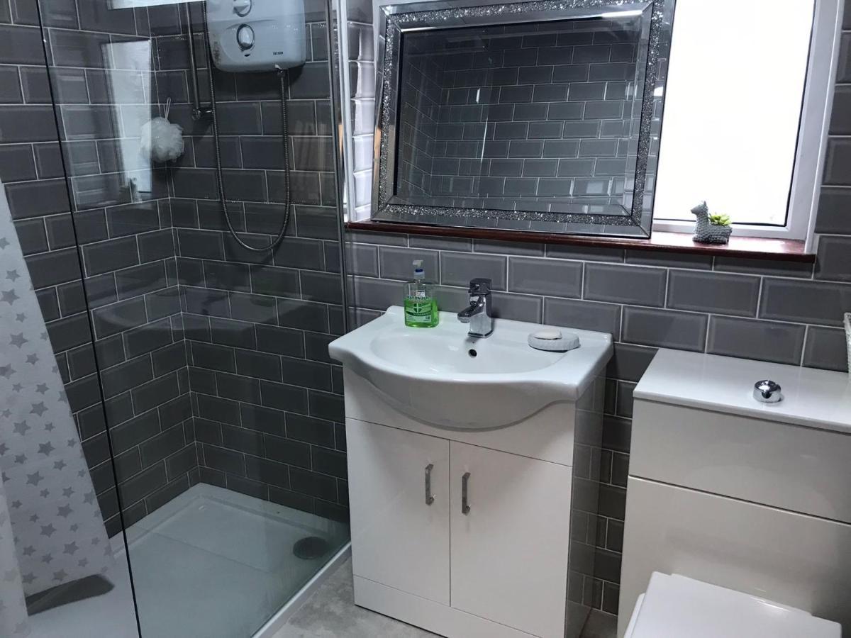 Lovely 3 Bedroom Apartment In 번크라나 외부 사진
